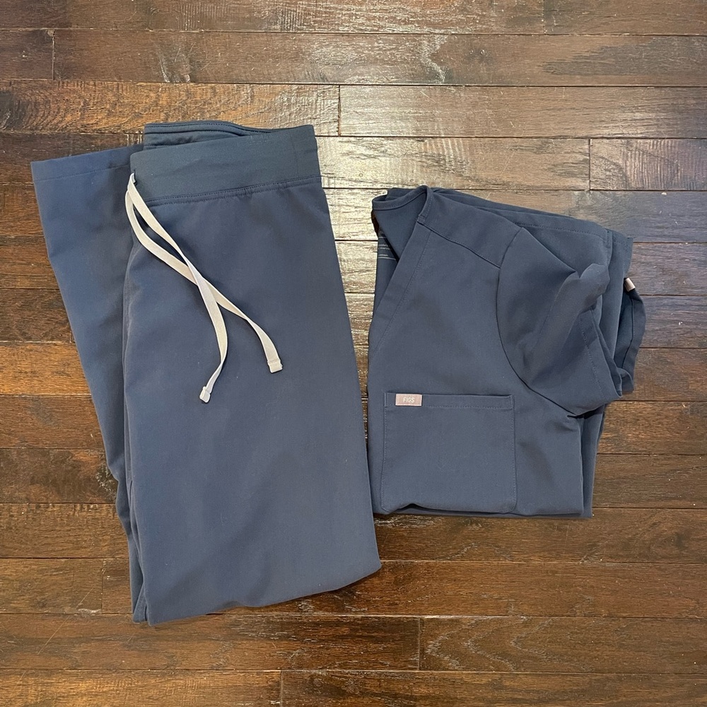 FIGS Women's Scrub Set Size Small- Dark Harbor